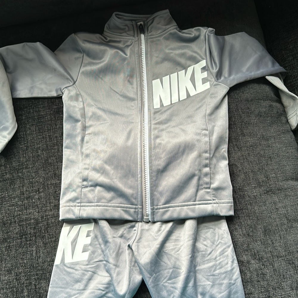 Nike jogger suit